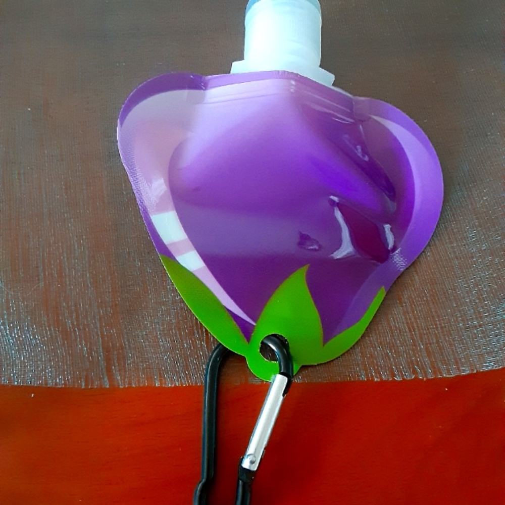 Grape travel containers